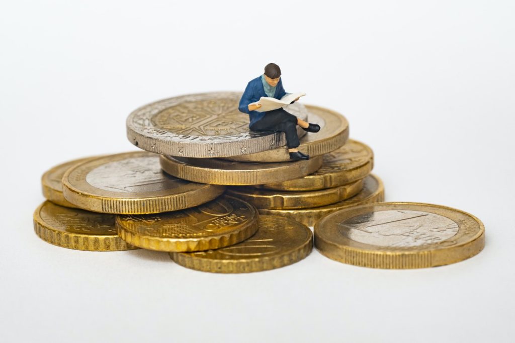 Cómo Invertir en Fondos Mutuos o Acciones